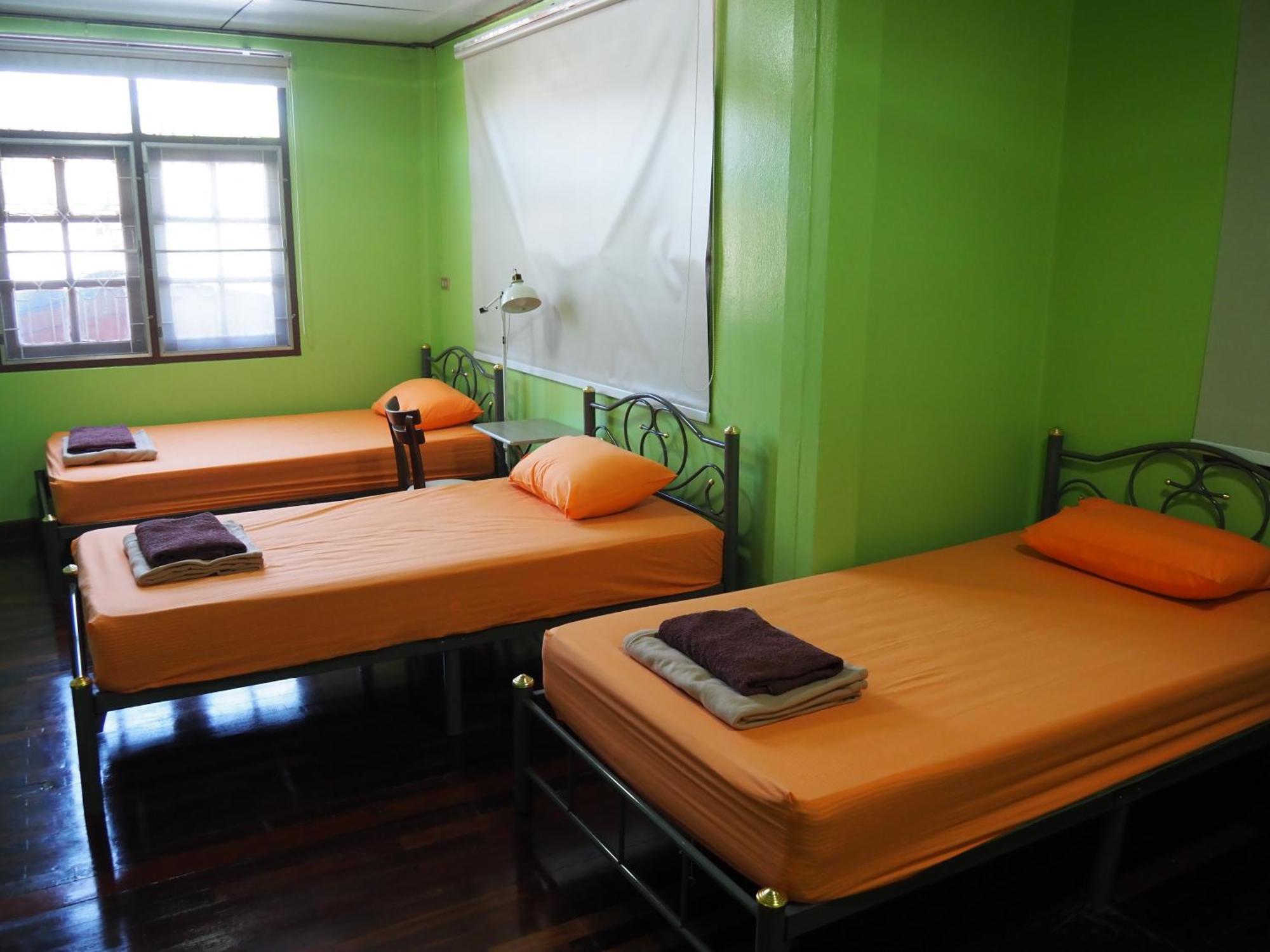 Punnpannsuk Hostel Trat Buitenkant foto