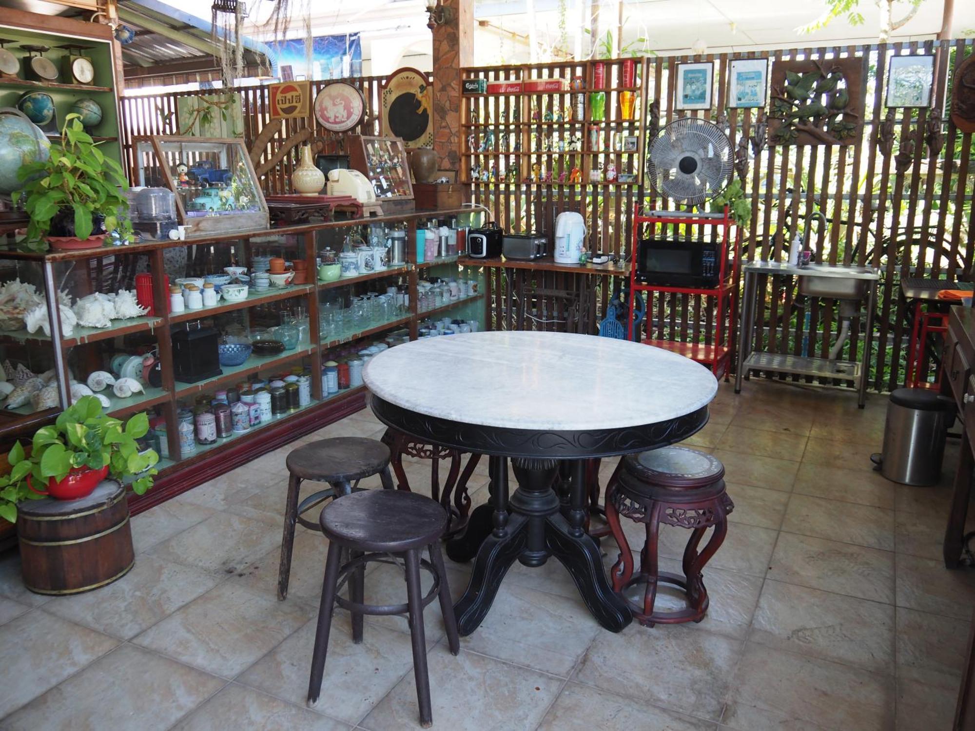 Punnpannsuk Hostel Trat Buitenkant foto
